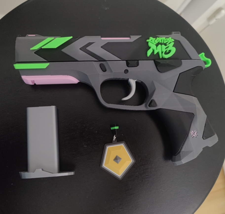 M80 VCT Classic | 40cm Valorant Replica Pistol with Team Keychain