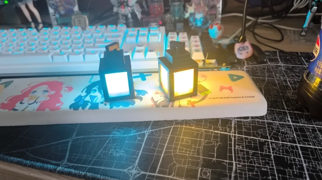 Minecraft Mini Lantern Light – Pixel Torch Lamp for Gamers, Desk Decor & Collectors