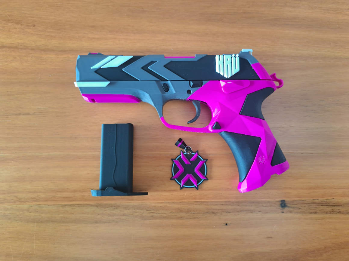 KRÜ VCT Classic | 40cm Valorant Replica Pistol with Team Keychain